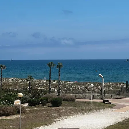 Vue Wifi Parking Gratuit Village De Noel Le Barcarès